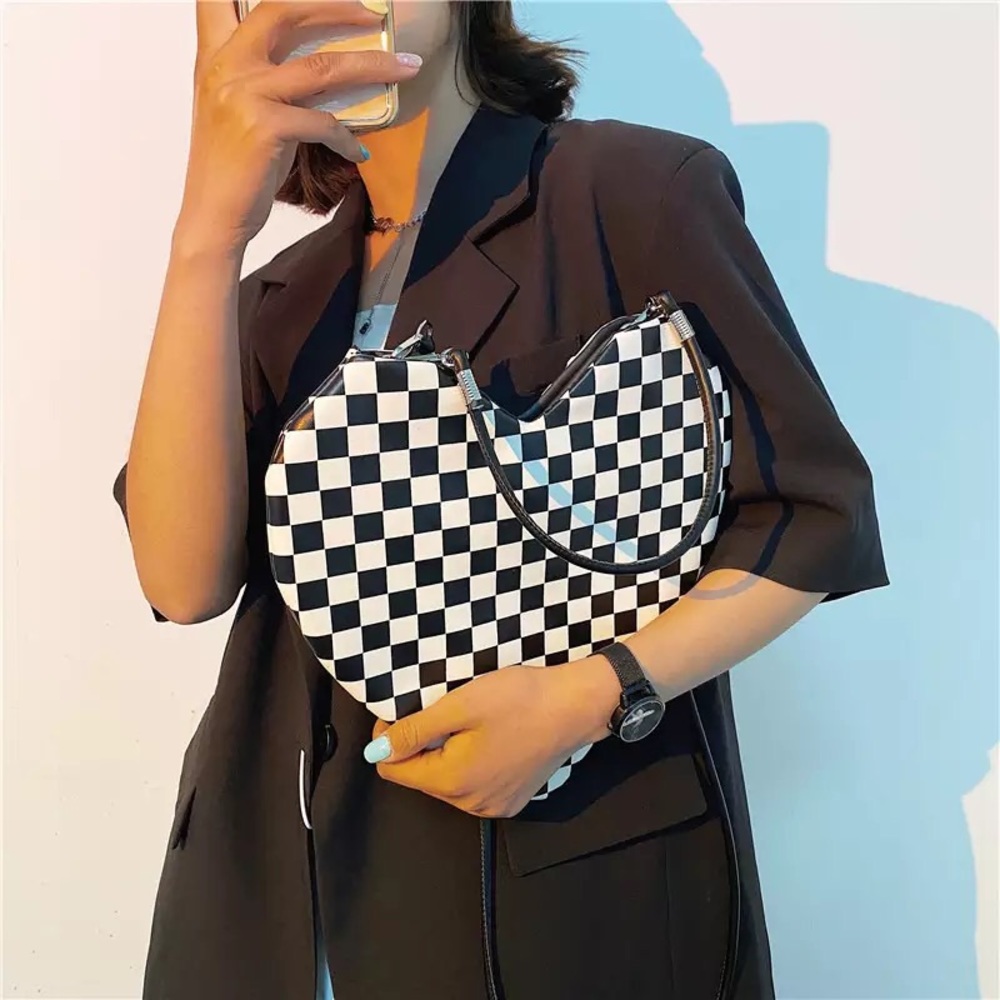Shoulder bag leather purse heart shape handbag checkered black white chic - Picture 8 of 8